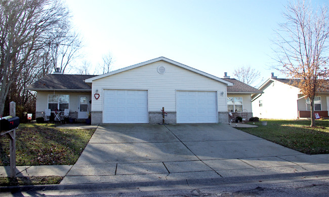 121 Autumn Pine Dr in Fairview Heights, IL - Building Photo - Building Photo