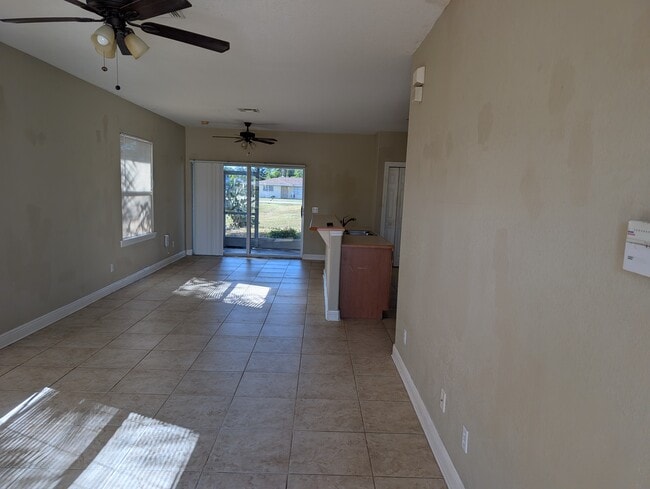 2193 River Ridge Blvd in Ft. Myers, FL - Foto de edificio - Building Photo