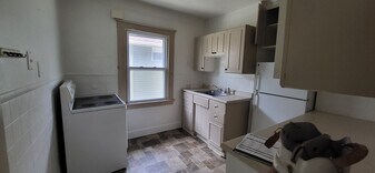 281 Crestwood Ave, Unit Upper Unit in Buffalo, NY - Building Photo