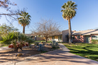 Coronado Court in Phoenix, AZ - Building Photo - Building Photo