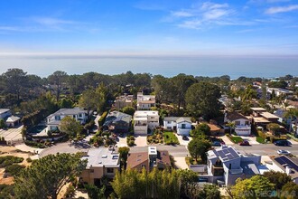 13613 Mar Scenic Dr in Del Mar, CA - Foto de edificio - Building Photo