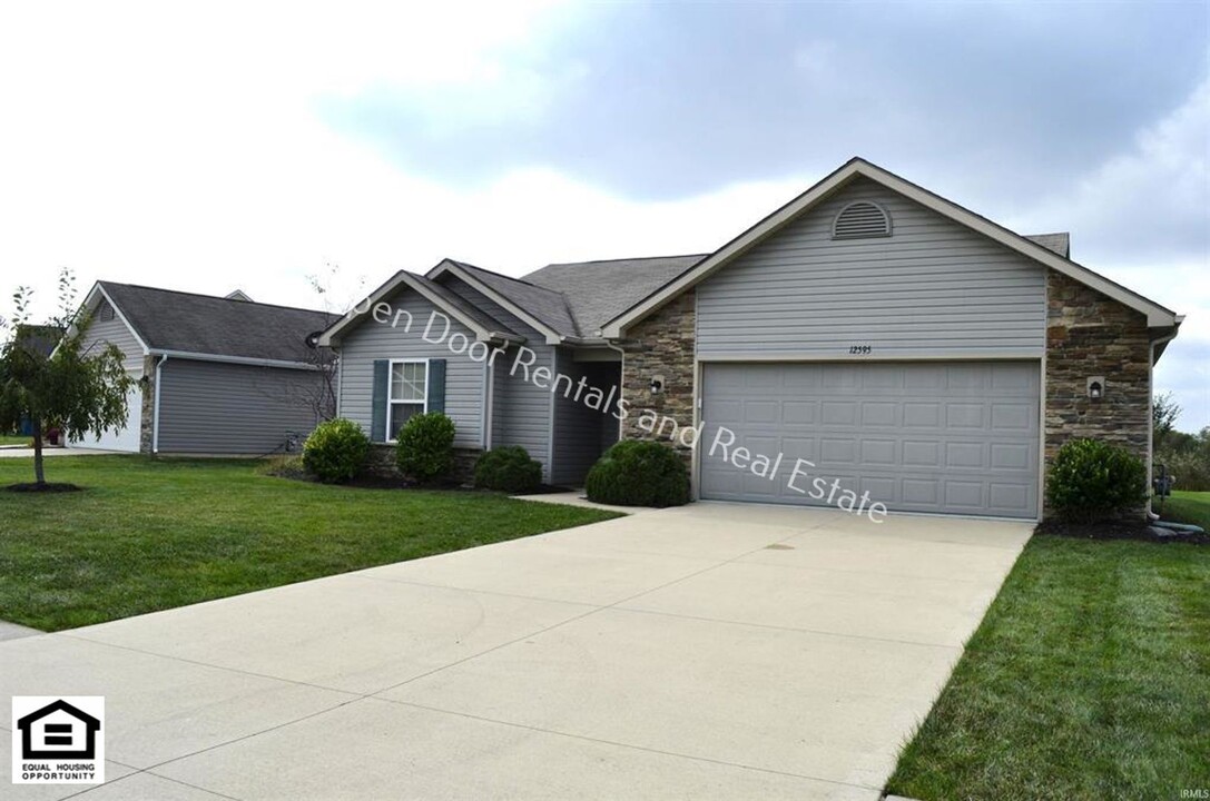 12595 Shearwater Run in Fort Wayne, IN - Building Photo