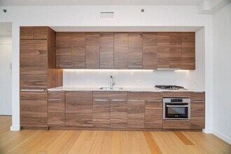 171 Suffolk St, Unit 11B in New York, NY - Building Photo - Building Photo