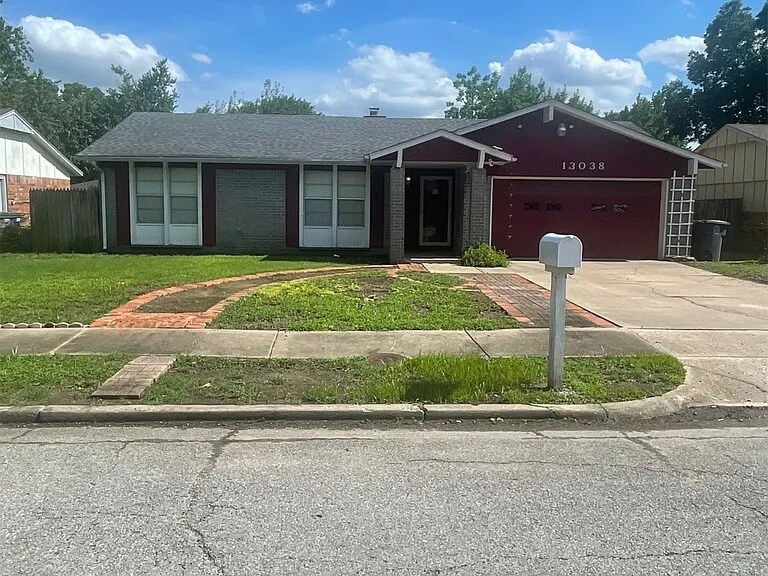 13038 E 27th Pl in Tulsa, OK - Building Photo