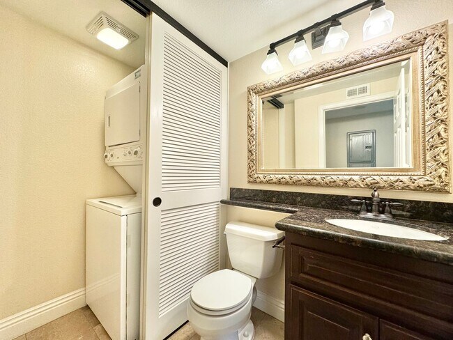 3985 Nobel Dr in San Diego, CA - Building Photo - Building Photo