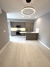 310-615 15 Ave SW in Calgary, AB - Building Photo - Building Photo