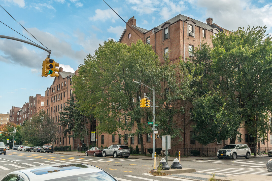 80 Avenue P in Brooklyn, NY - Foto de edificio