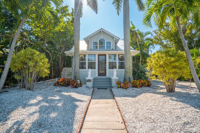 3310 E Maritana Dr in St Pete Beach, FL - Building Photo - Building Photo