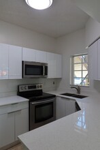 18340 NW 68th Ave in Hialeah, FL - Building Photo - Building Photo