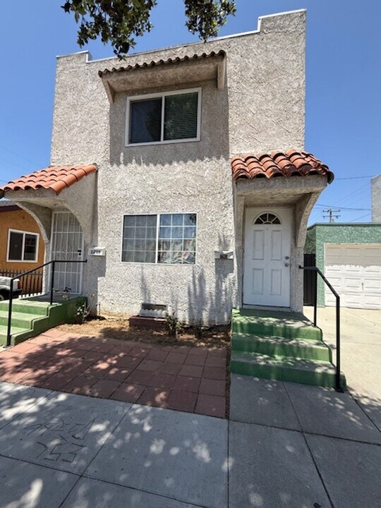 1205 E Werner St in Long Beach, CA - Building Photo