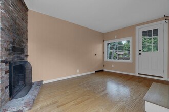 104 Mishawum Rd in Woburn, MA - Building Photo - Building Photo