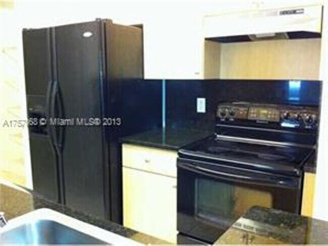241 SW 84th Ave, Unit 103 in Pembroke Pines, FL - Building Photo - Building Photo