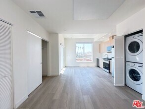 1106 S Kenmore Ave in Los Angeles, CA - Building Photo - Building Photo
