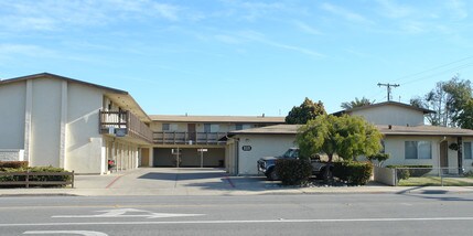 Laurelwood Apartments in Salinas, CA - Building Photo - Building Photo