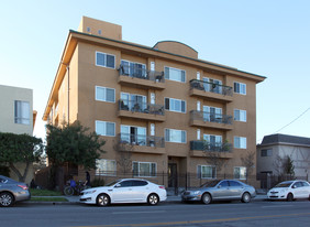 6941 Coldwater Canyon Ave Apartments