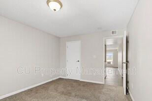 1605 N Willow Rd in Urbana, IL - Building Photo