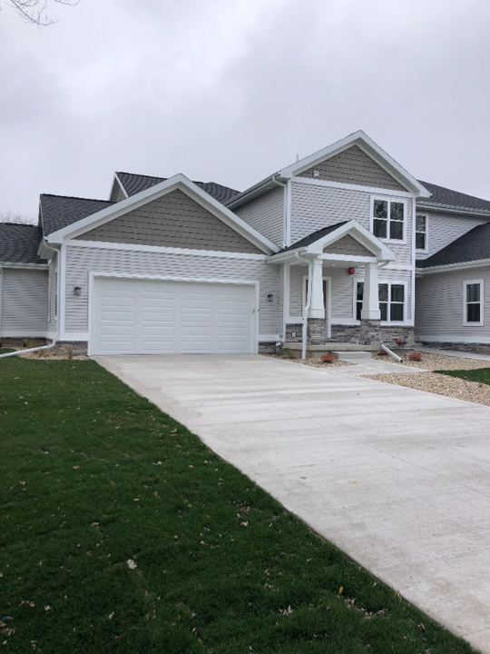 4509 Golf Dr in Windsor, WI - Building Photo