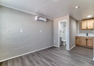 1005 N Center Ave, Unit Studio in Casa Grande, AZ - Building Photo - Building Photo