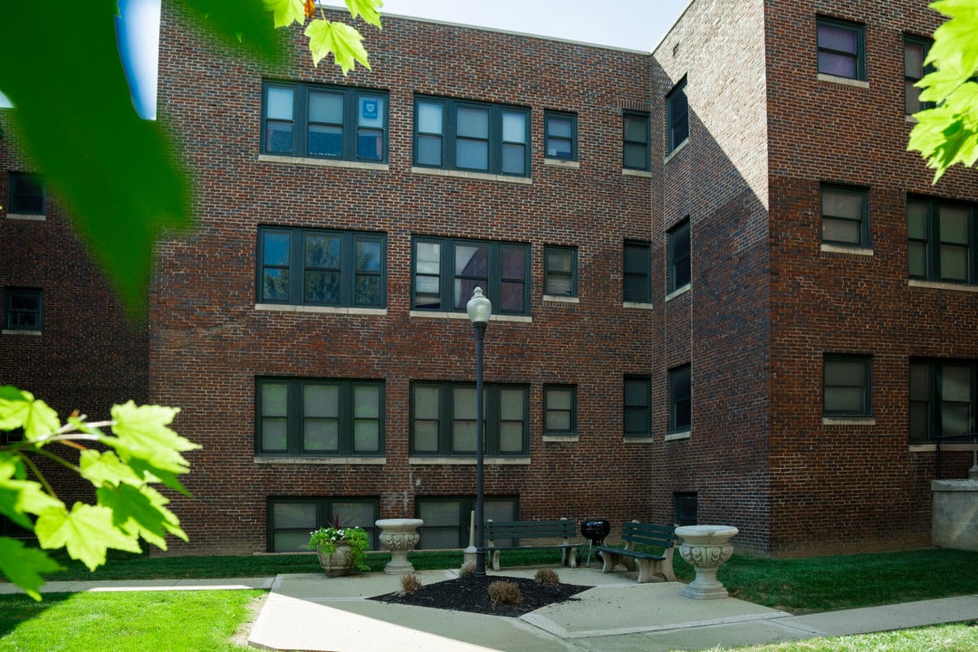 Utomin Apartments in Indianapolis, IN - Foto de edificio