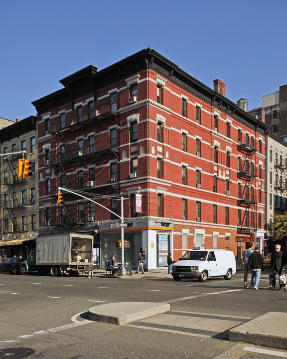 178-182 Eighth Ave in New York, NY - Building Photo