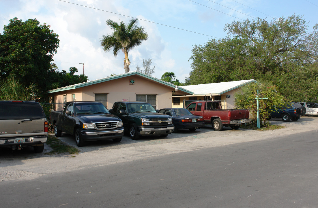 1122-1124 SW 1st St in Fort Lauderdale, FL - Building Photo