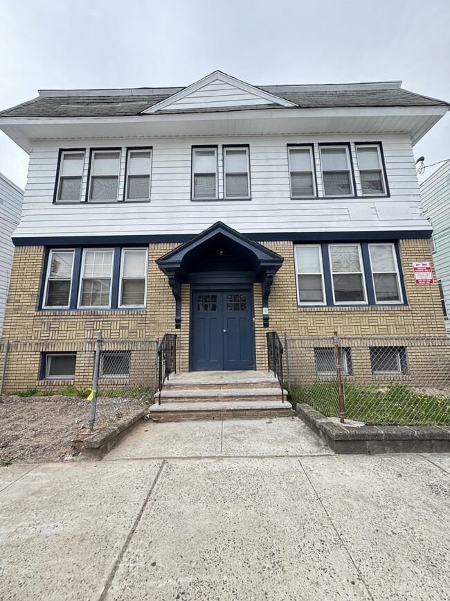 66 Halstead St, Unit 2 in Newark, NJ - Building Photo - Building Photo