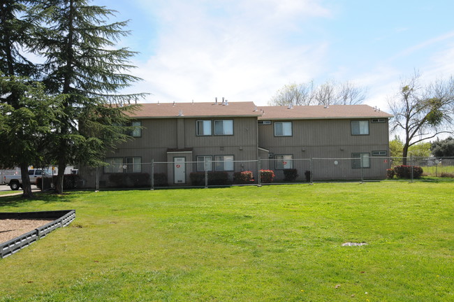 Olivehurst Apartments in Olivehurst, CA - Building Photo - Building Photo