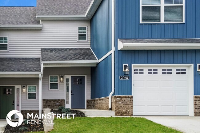 2068 N Sarah Dr in Jeffersonville, IN - Foto de edificio - Building Photo