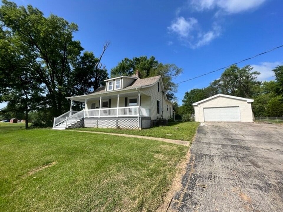 495 Perkins Blvd in Troy, MO - Building Photo