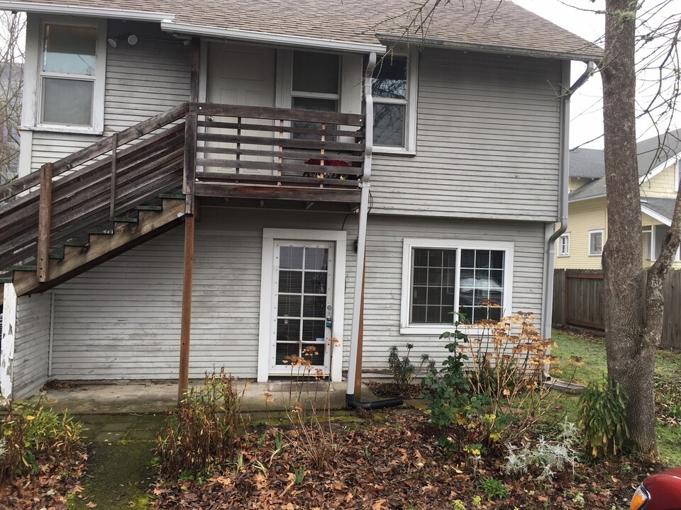 128 W 14th Ave in Eugene, OR - Building Photo