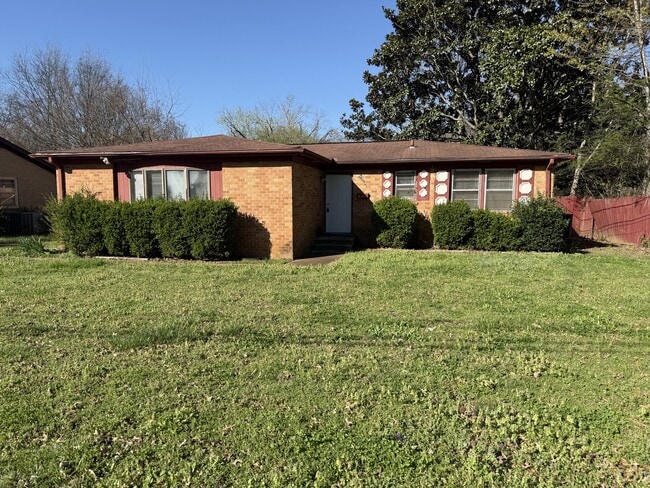 3811 Lakeview Dr NW in Huntsville, AL - Foto de edificio - Building Photo