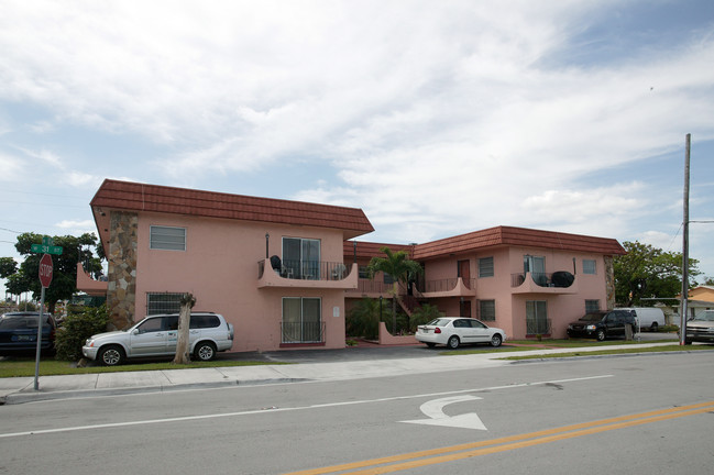 1200 W 31st St in Hialeah, FL - Building Photo - Building Photo