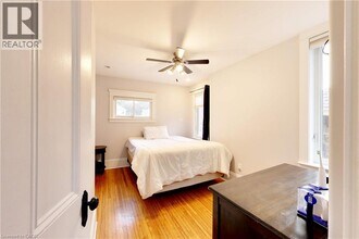 122 Forsyth St N in Sarnia, ON - Foto de edificio - Building Photo