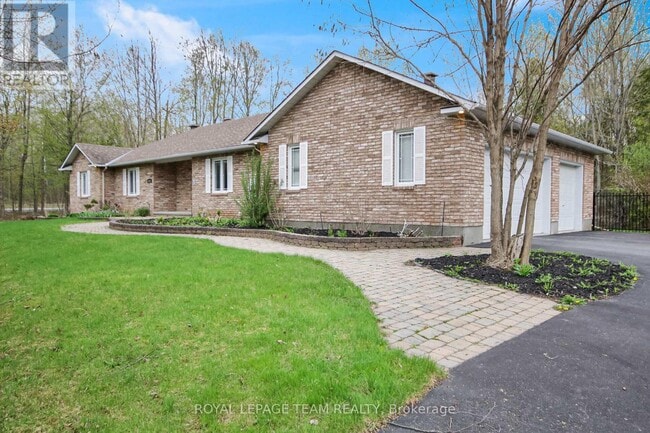 5719 Stuewe Dr in Ottawa, ON - Building Photo - Building Photo