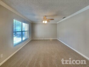 605 Missionwoode Dr in Seffner, FL - Building Photo - Building Photo