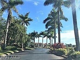 13625 Eagle Ridge Dr in Ft. Myers, FL - Building Photo