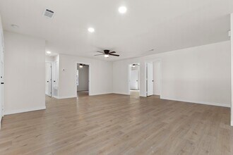 2818 Holiday Dr in Arlington, TX - Building Photo - Building Photo