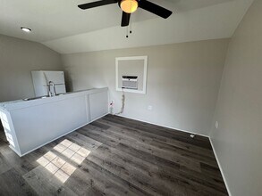 686 W 4th St in Newark, AR - Building Photo - Building Photo