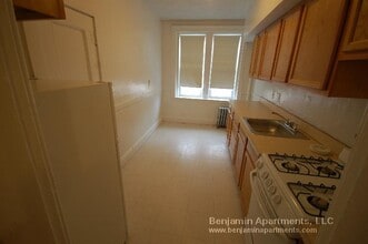 130 Sutherland Rd, Unit F in Boston, MA - Building Photo - Building Photo