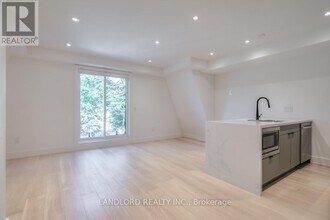 37 Boustead Ave in Toronto, ON - Building Photo - Building Photo