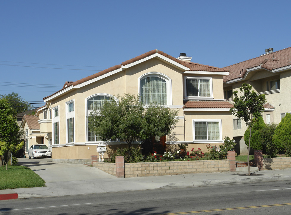 817 N Garfield Ave in Alhambra, CA - Building Photo