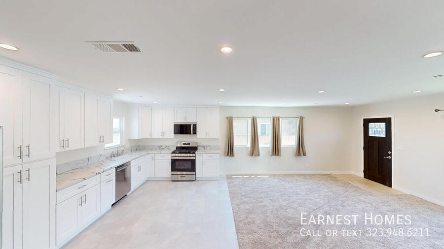8228 Laurelgrove Ave in North Hollywood, CA - Building Photo