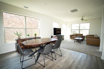 107 Bluebonnet Dr in Sanger, TX - Building Photo - Building Photo