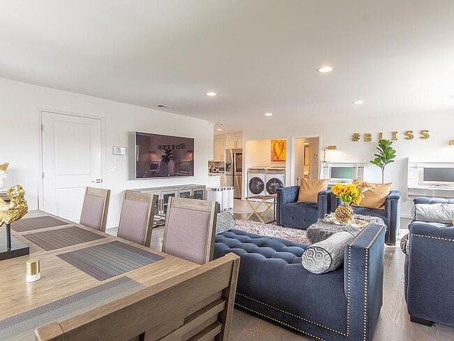 201 Catherine St, Unit 2