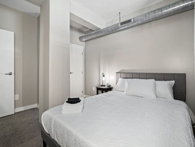 1211 W 9th St in Cleveland, OH - Building Photo - Building Photo