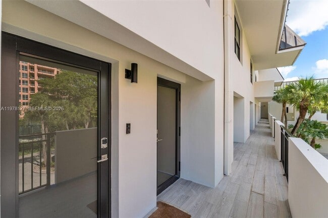 6901 Edgewater Dr in Coral Gables, FL - Building Photo - Building Photo