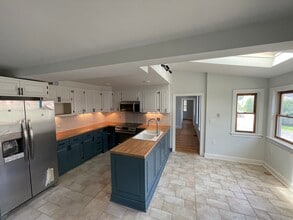 424 W Mount Pleasant Ave in Philadelphia, PA - Building Photo - Building Photo