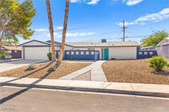 1531 Commanche Dr in Las Vegas, NV - Building Photo - Building Photo