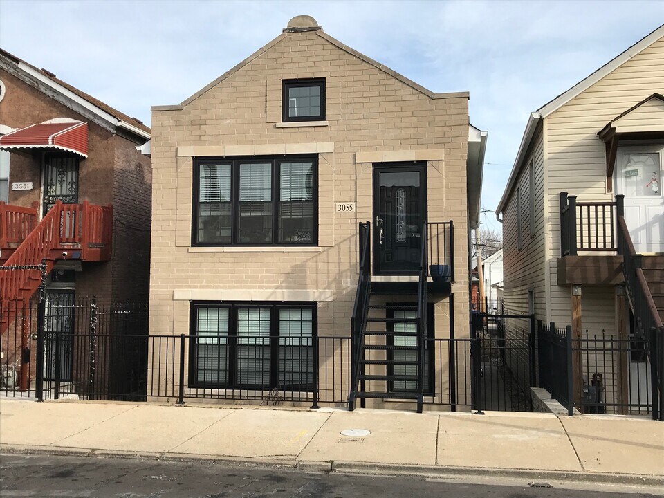3055 S Farrell St in Chicago, IL - Building Photo