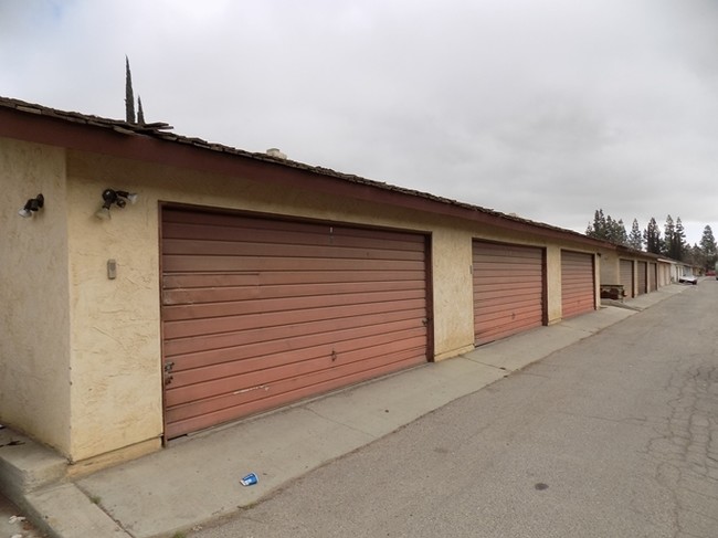 7617 Quailwood Dr in Bakersfield, CA - Building Photo - Building Photo